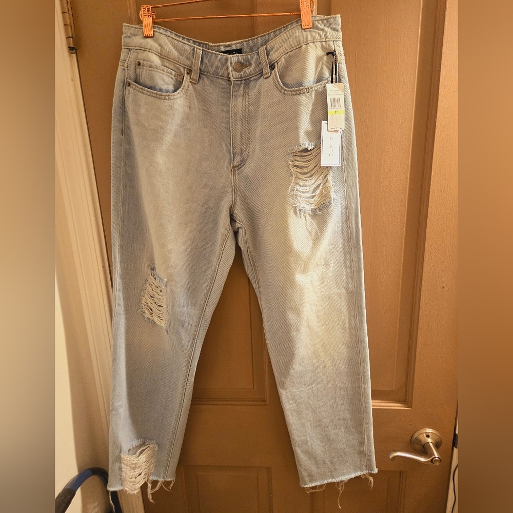 New 1. State size 30 distressed jeans